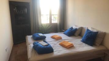 2 bedrooms, bed sheets, wheelchair access