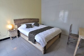 Desk, laptop workspace, free WiFi, bed sheets - Ons Canggu (Canggu)