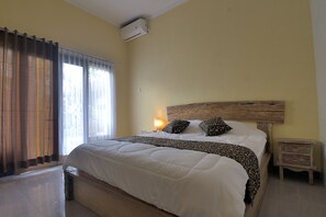 Desk, laptop workspace, free WiFi, bed sheets - Ons Canggu (Canggu)