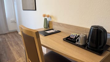 防敏寢具、書桌、手提電腦工作空間、免費 Wi-Fi