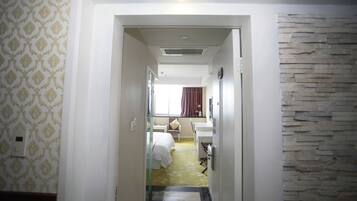 Deluxe Double Room | Desk, blackout drapes, free WiFi