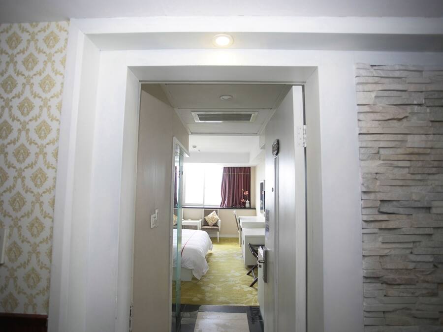 Quarto casal luxo | Escrivaninha, cortinas blackout, Wi-Fi de cortesia