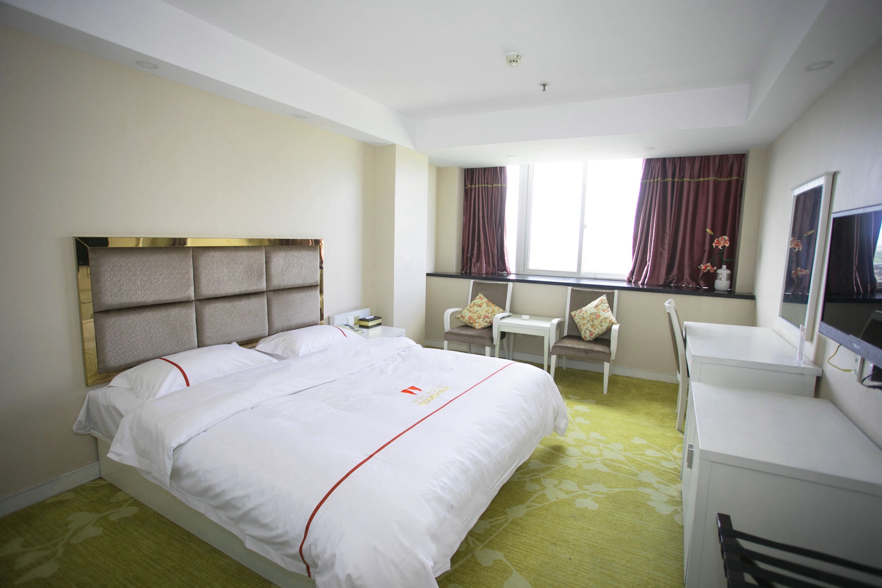 Habitación doble Deluxe | Escritorio, cortinas blackout y wifi gratis 