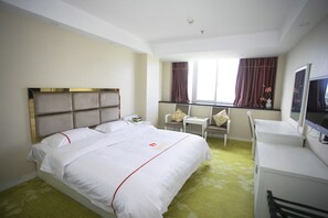 مكتب وستائر تعتيم وواي فاي مجانًا