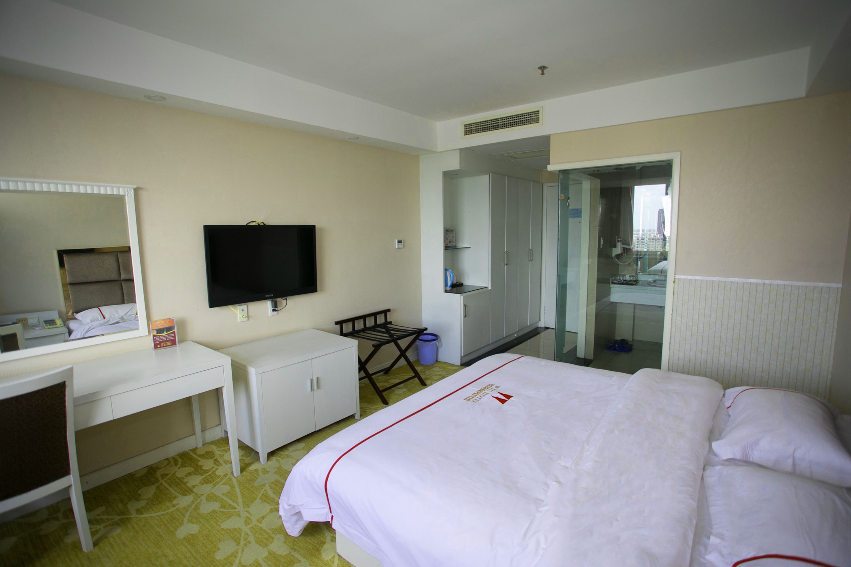 Deluxe Double Room | Desk, blackout drapes, free WiFi