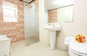 Chambre (Dawn) | Salle de bain | Serviettes fournies