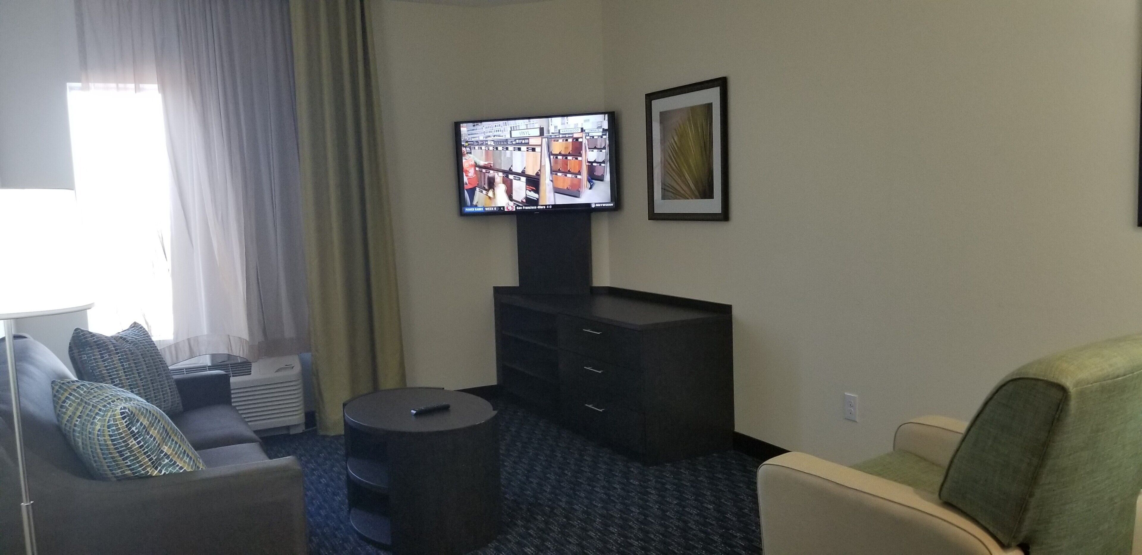 1 bedroom, premium bedding, desk, laptop workspace