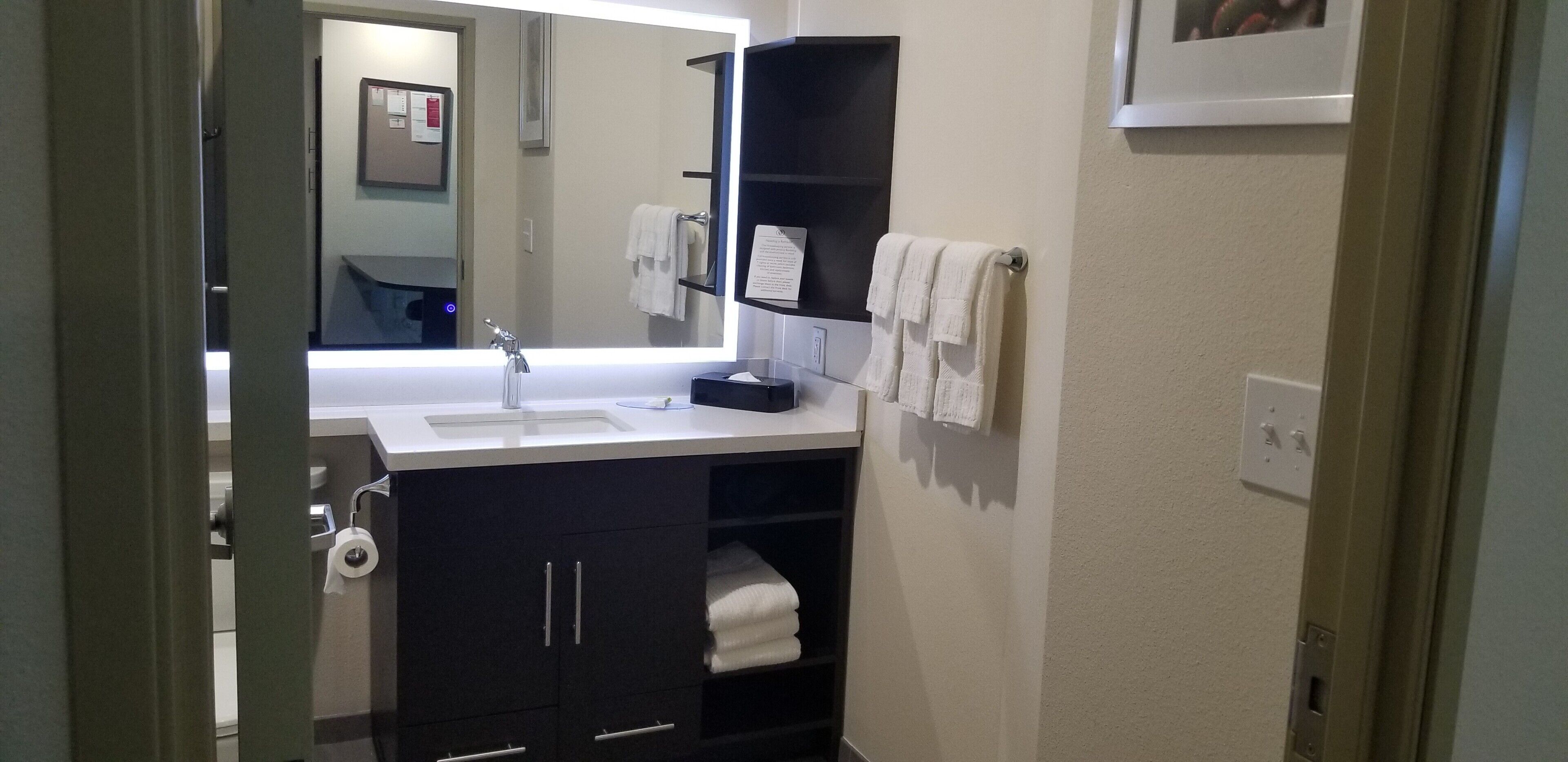 combined shower/bathtub, free toiletries, hair dryer, towels