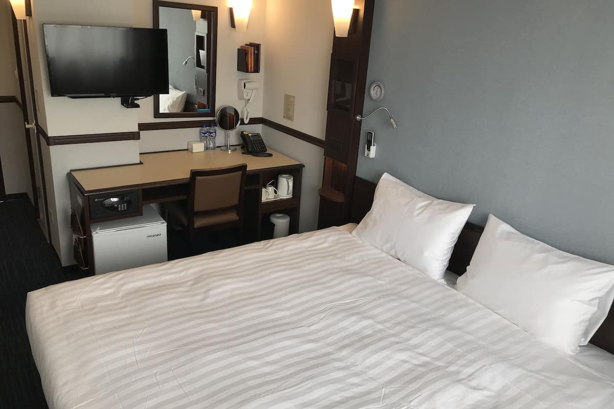 in-room safe, desk, soundproofing, iron/ironing board