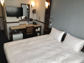 客房内保险箱、办公桌、隔音、熨斗/熨板