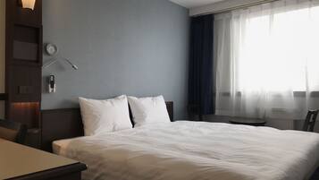 Cofres nos quartos, escrivaninha, quartos à prova de som