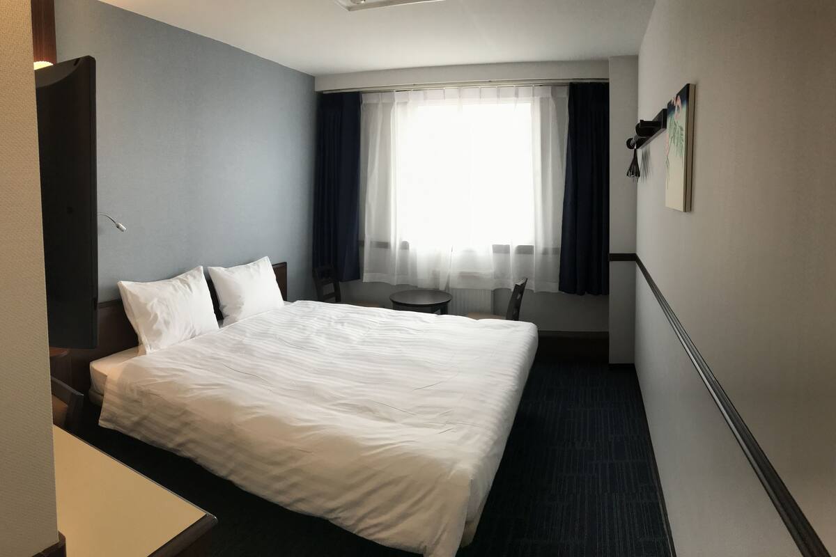 in-room safe, desk, soundproofing, iron/ironing board