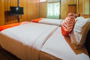 Quarto duplo standard | Wi-Fi de cortesia, roupa de cama