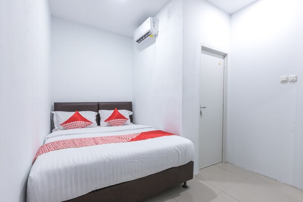 Standard Double Room | Free WiFi, bed sheets