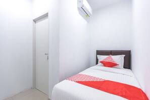 Free WiFi, bed sheets
