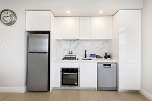 Tủ lạnh, lò vi sóng, lò nướng, bếp nấu 
