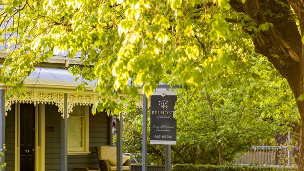 A traditional building with a covered porch, a signboard, and a fence. - Belmont at Beechworth (Beechworth)
