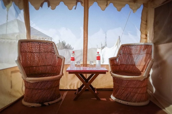Luxury-Zelt | Wohnbereich | Kamin