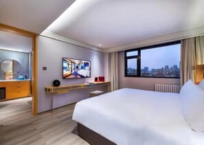 Signature Suite | Down comforters, memory foam beds, minibar, individually decorated - Manxin Beijing Yizhuang Economic Development Zone Hotel (Beijing)