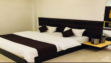 Cots/infant beds, free WiFi