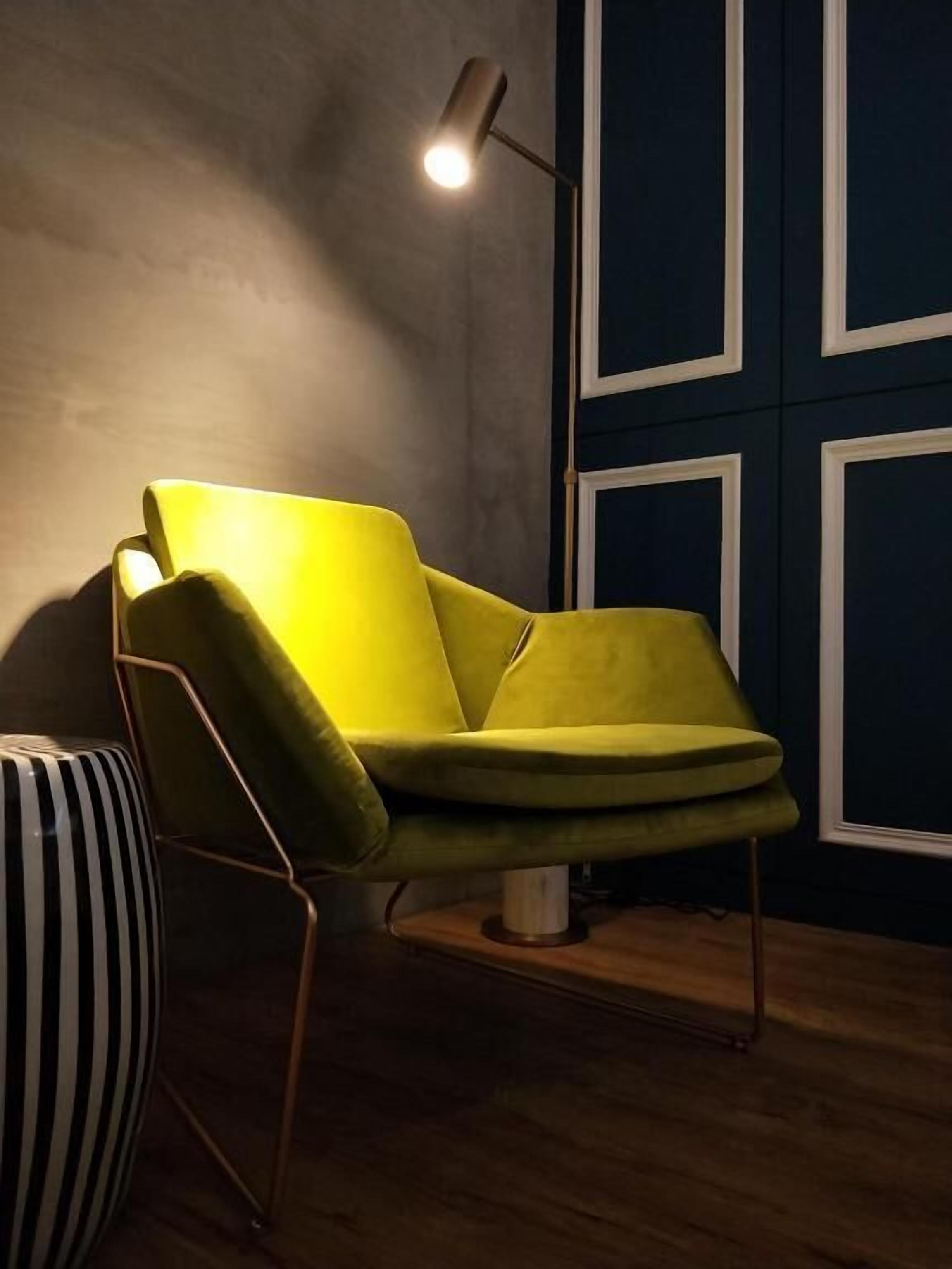 1 bedroom, desk, blackout curtains, soundproofing