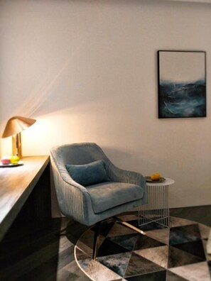 办公桌、遮光窗帘、隔音、免费 WiFi