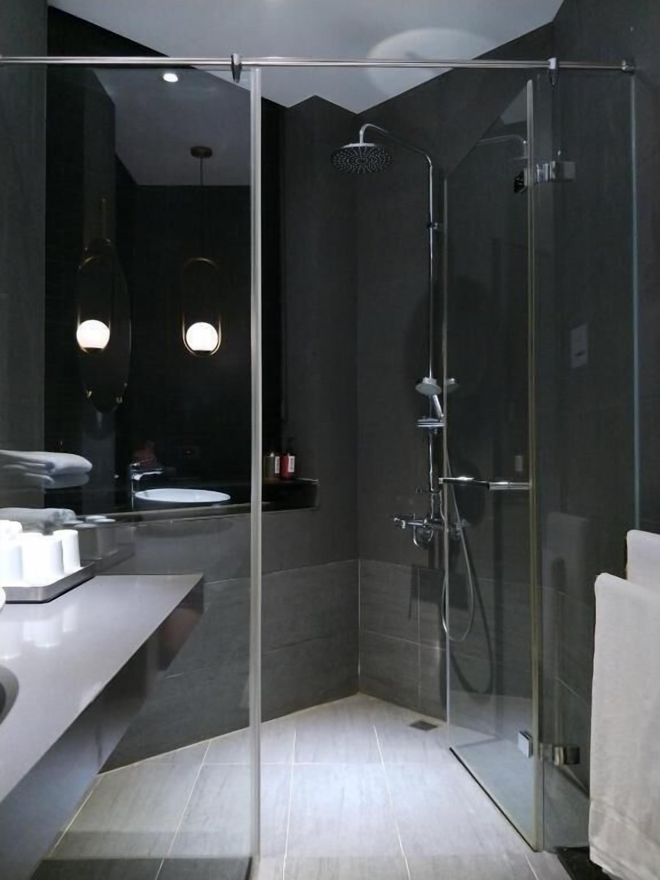 shower, free toiletries, hair dryer, slippers