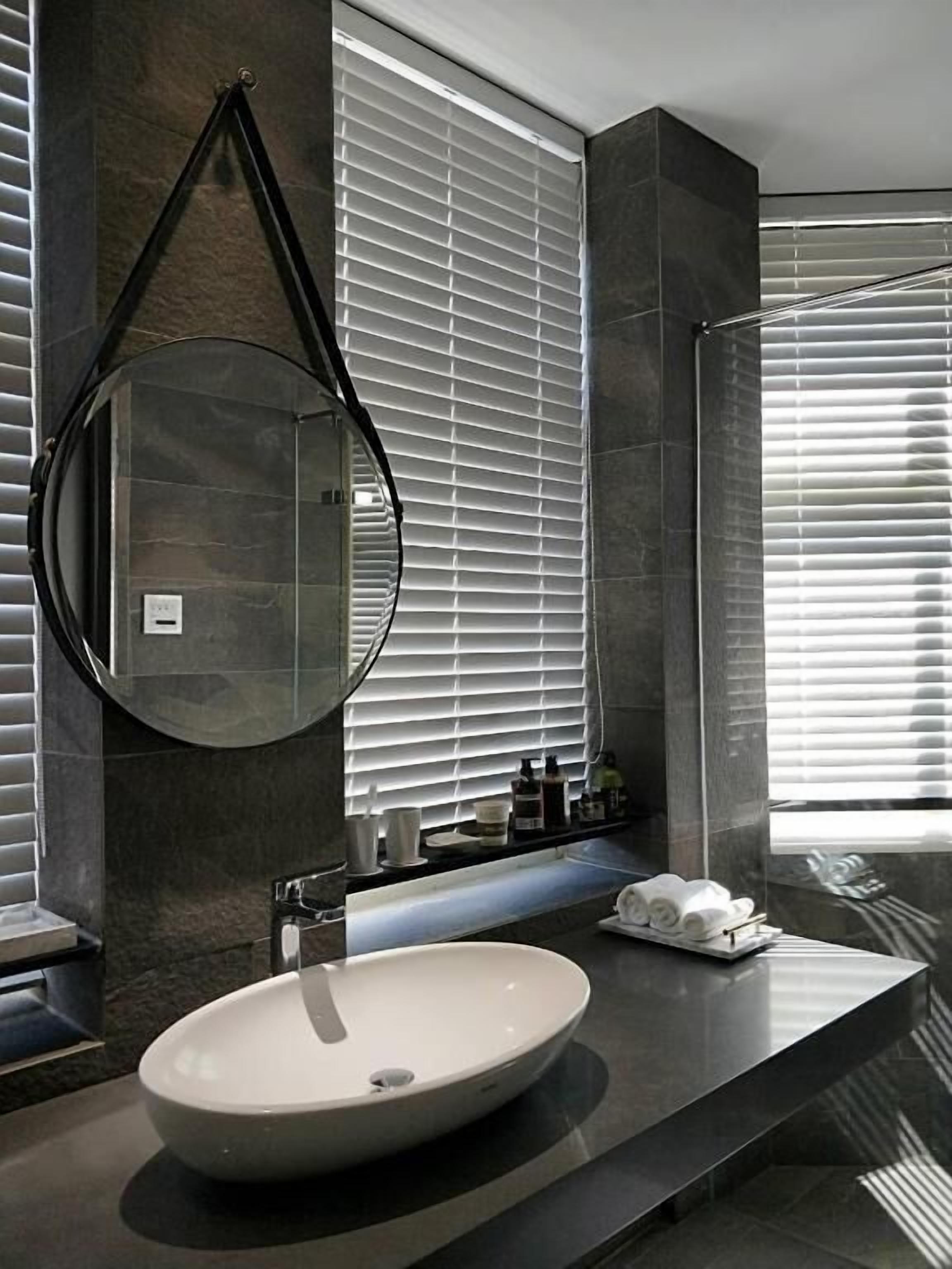 shower, free toiletries, hair dryer, slippers