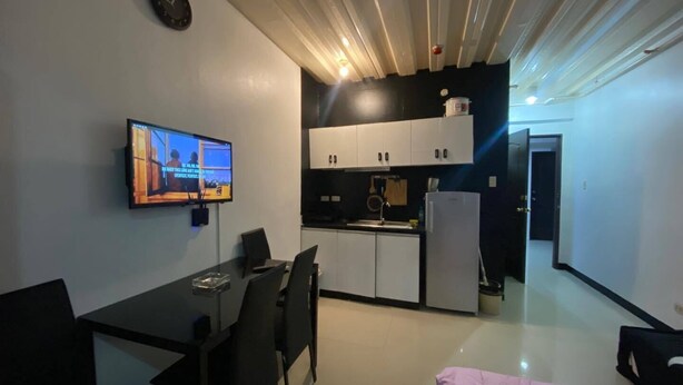 Deluxe Studio, 1 Double Bed | Living area - Ella's Kassel Residenses (Parañaque)