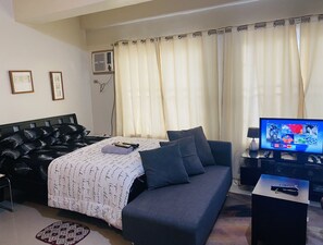 スーペリア スタジオスイート クイーンベッド 1 台 | セーフティボックス (室内)、防音設備、WiFi (無料)、ベッドシーツ