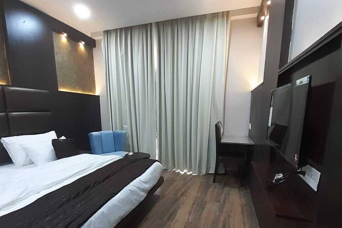 Quarto casal luxo, 1 quarto, vista para a colina | Roupas de cama premium, camas Select Comfort, frigobar
