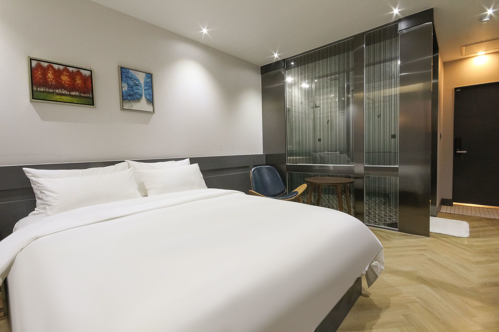 memory-foam beds, blackout curtains, free wifi, bed sheets