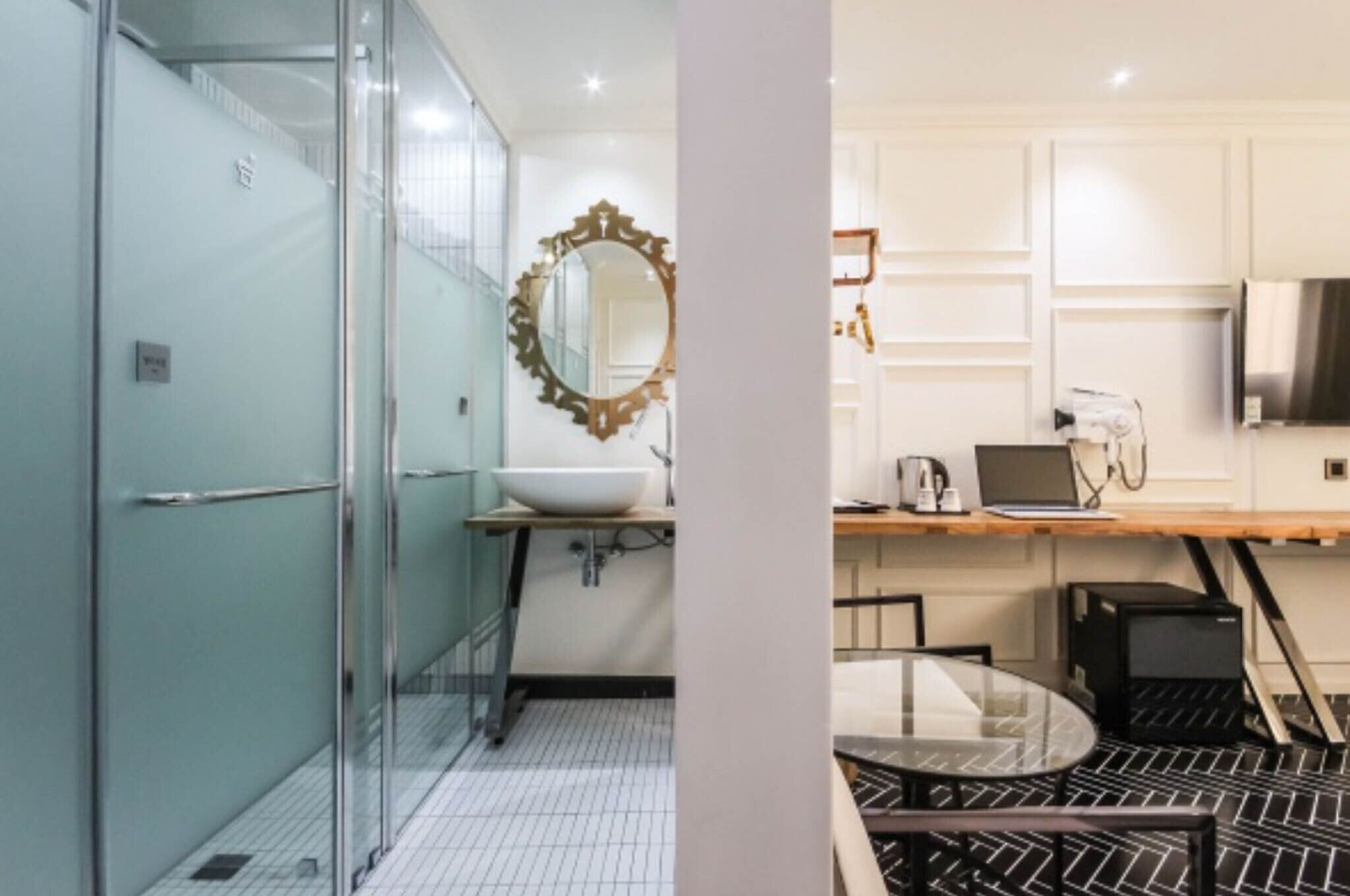 premium double room | living area | flat-screen tv