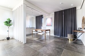 Habitació familiar, terrassa (Spa) | Sala d'estar | Televisor de pantalla plana 