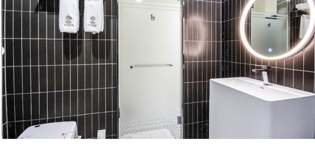 premium double room | bathroom | free toiletries, hair dryer, bathrobes, slippers