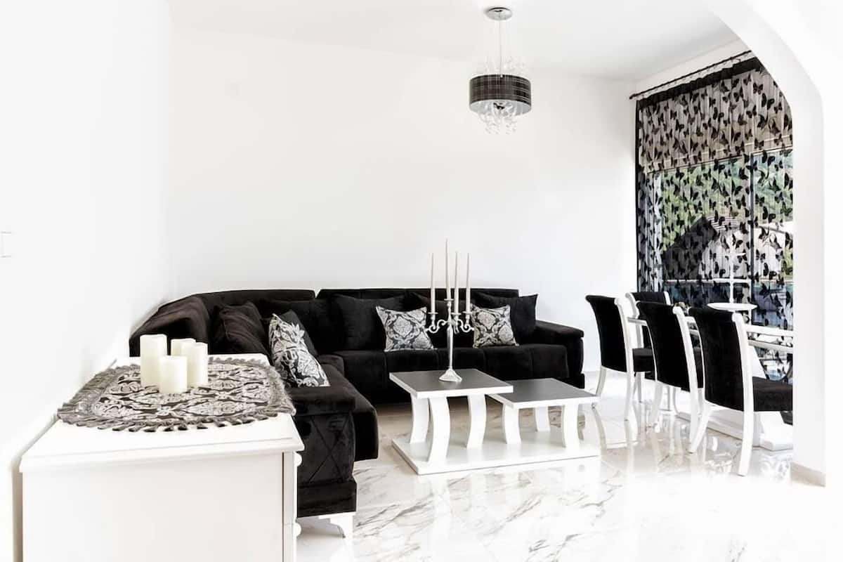 Panoramic Apartment, Jetted Tub, Sea View (Italy) | Living area | Flat-screen TV