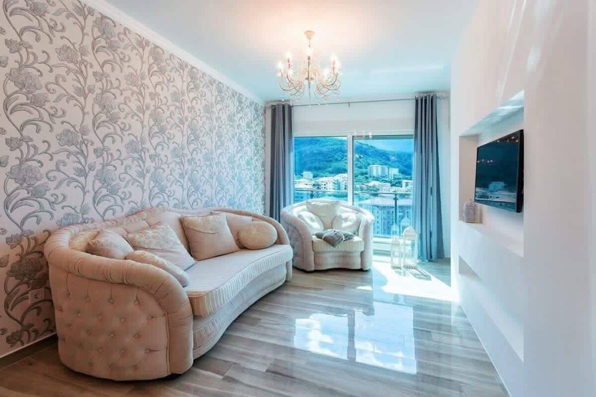 Apartment, 2 Bedrooms (ArtDeco) | Living room | Flat-screen TV