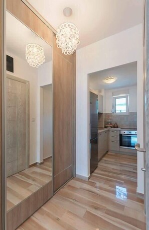 Apartment, 2 Schlafzimmer (ArtDeco) | 2 Schlafzimmer, individuell dekoriert, Bügeleisen/Bügelbrett, Babybetten