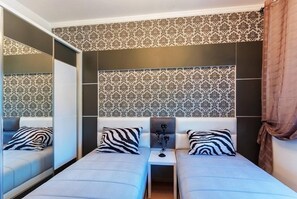 Apartment, 2 Schlafzimmer (ArtDeco) | 2 Schlafzimmer, individuell dekoriert, Bügeleisen/Bügelbrett, Babybetten