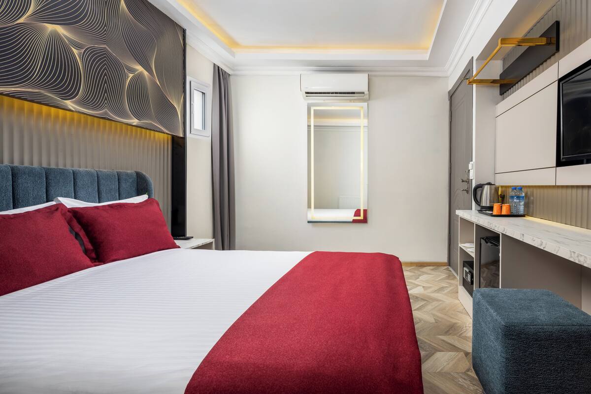 Economy Double Room | Langsir/tirai gelap terus, seterika/papan seterika, Wi-fi percuma 