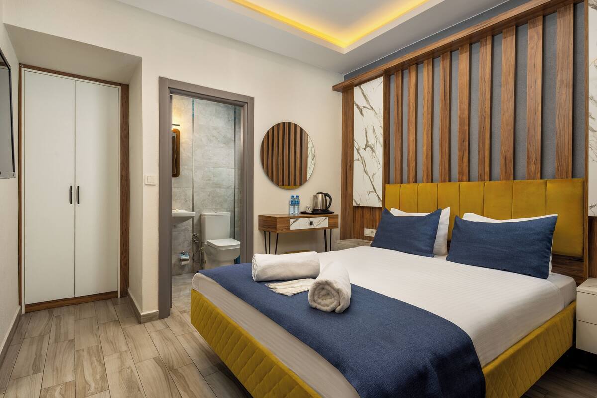 Basic Double Room | Langsir/tirai gelap terus, seterika/papan seterika, Wi-fi percuma 