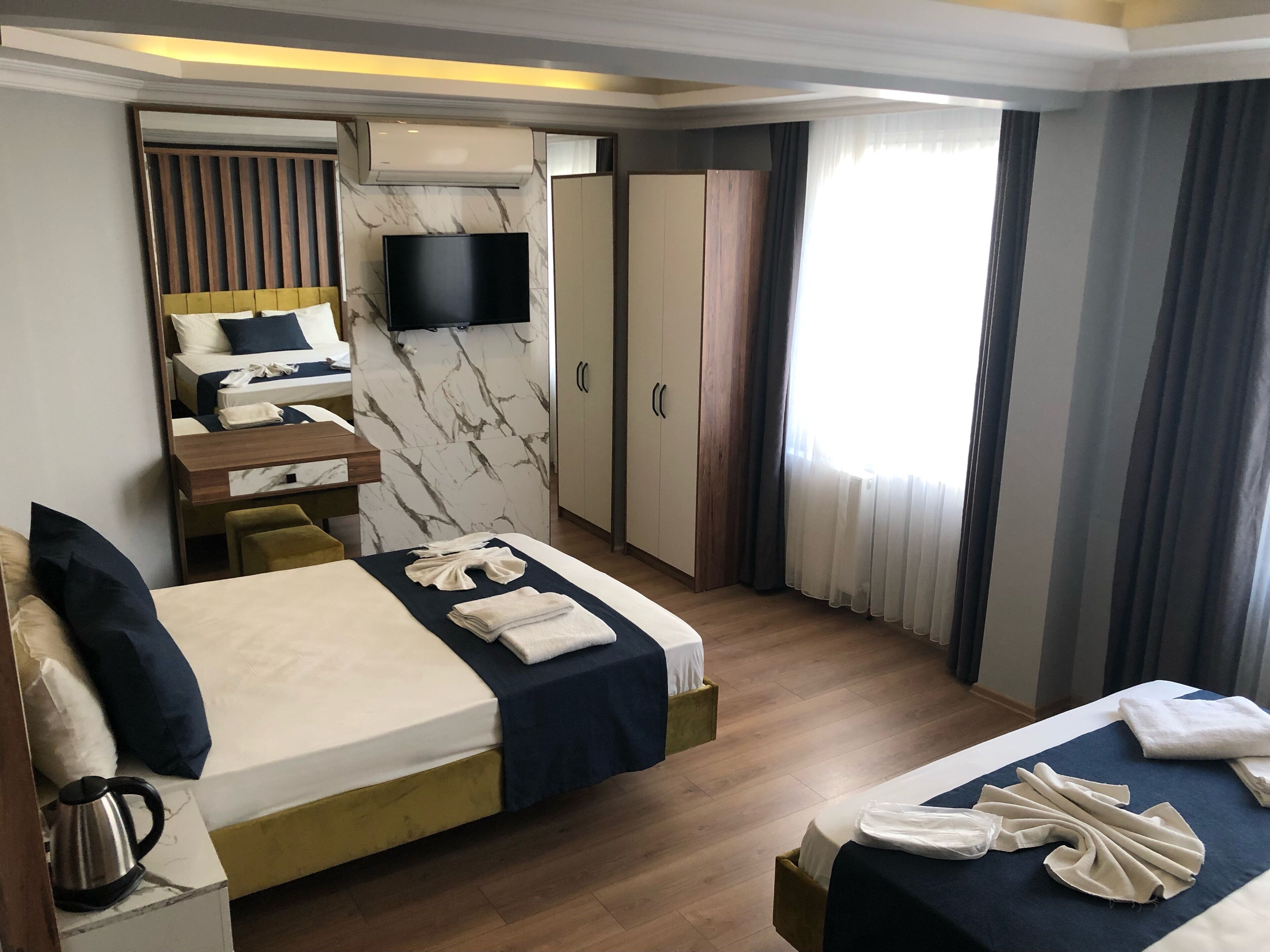 Familierom | Blendingsgardiner, strykejern/-brett, wi-fi (inkludert) og sengetøy