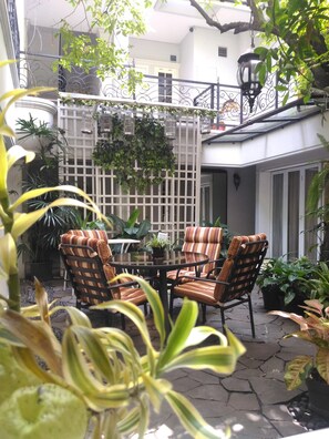 Exterior - La Nostalgie Boutique Hotel (Bandung)