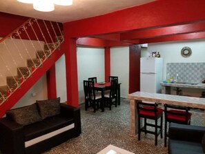 Desayuno buffet (USD 5 por persona) 