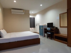 Desk, free WiFi - The Chill House (Tha Muang)