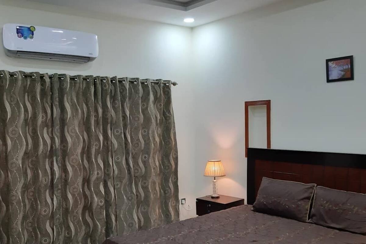 Basic Single Room | Blackout drapes, soundproofing, cribs (surcharge)