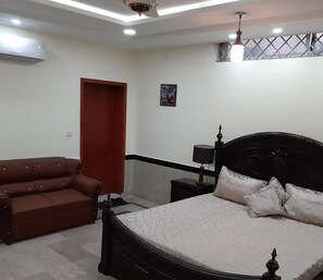 Blackout drapes, soundproofing, cribs/infant beds, rollaway beds - Combat House (Rawalpindi)