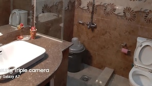 Bathroom - Combat House (Rawalpindi)