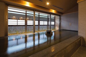 Habitación tradicional con 2 camas individuales (Japanese Western Style) | Baño | Artículos de higiene personal gratuitos y secador de pelo