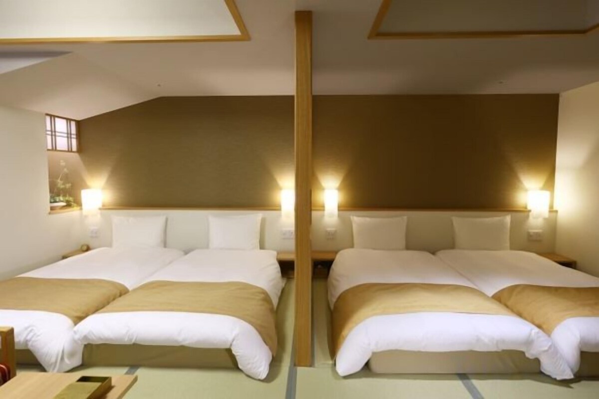 In-room safe, desk, WiFi (free), bed sheets
